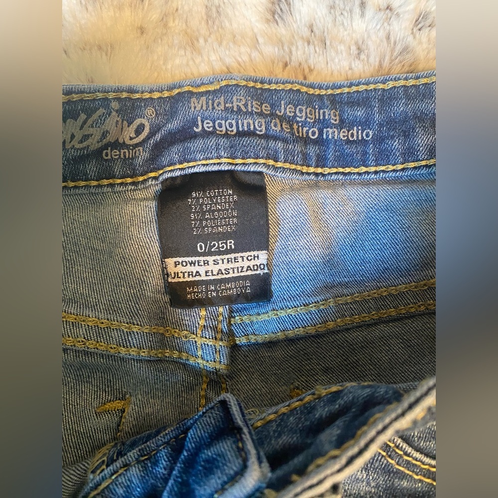 Mid Rise Jeans - Picture 3 of 5